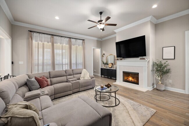 Building Photo - 212 Blaze Blvd