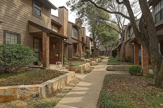 Building Photo - 9910 Royal Ln