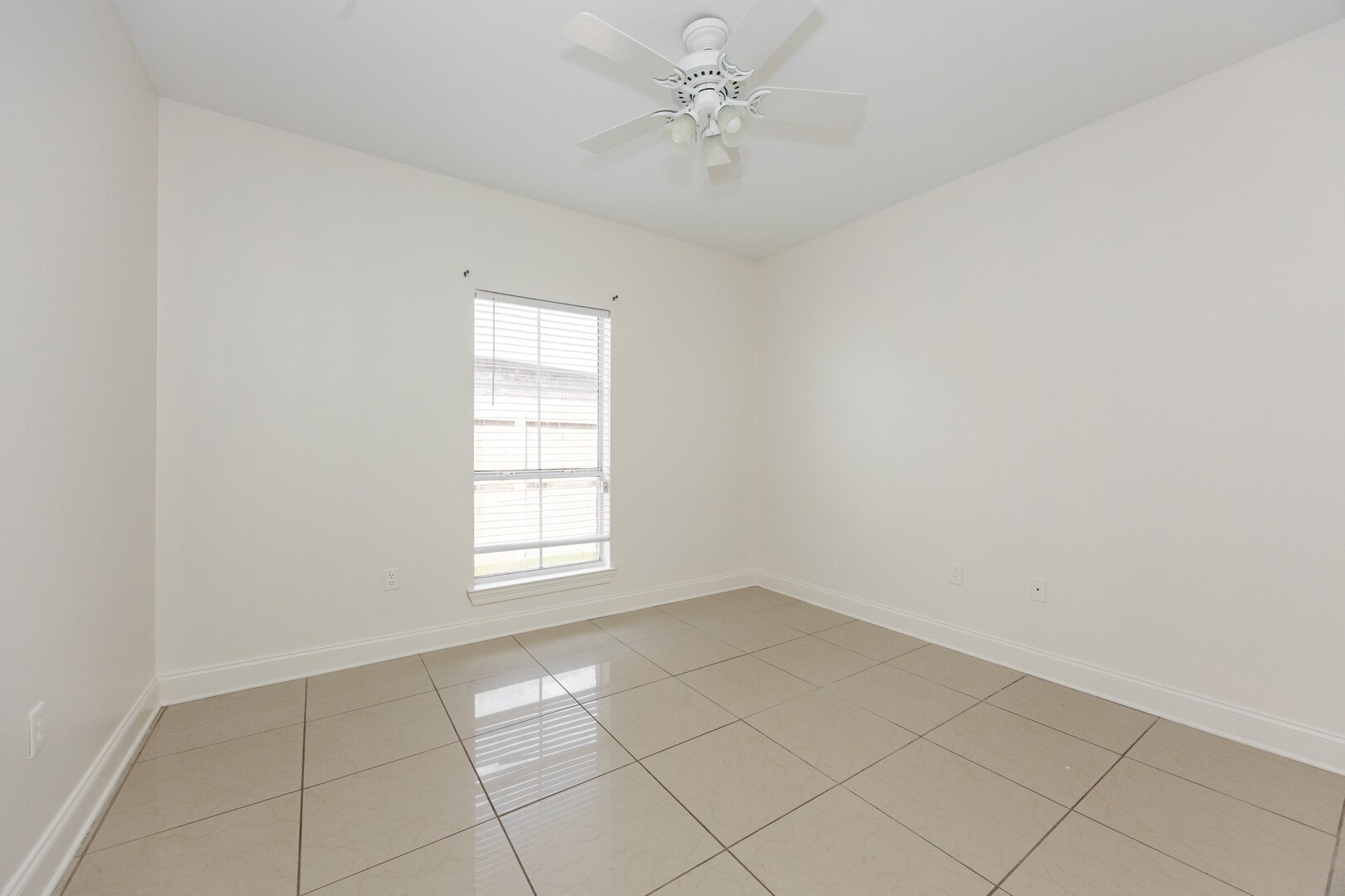 Building Photo - 9540A Lindale Ave