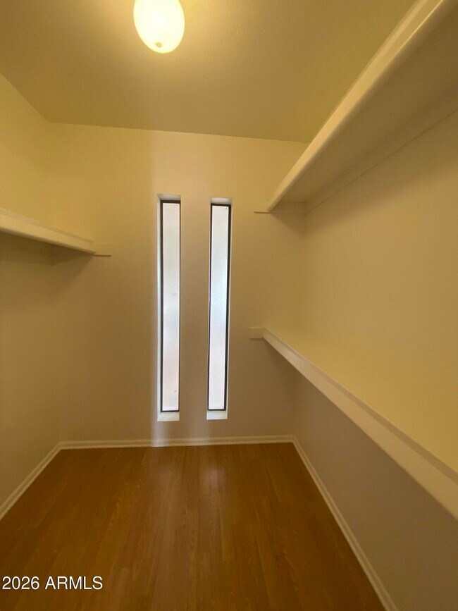 Building Photo - 510 W Fellars Dr
