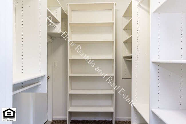 Building Photo - 8218 Fountainhead Dr