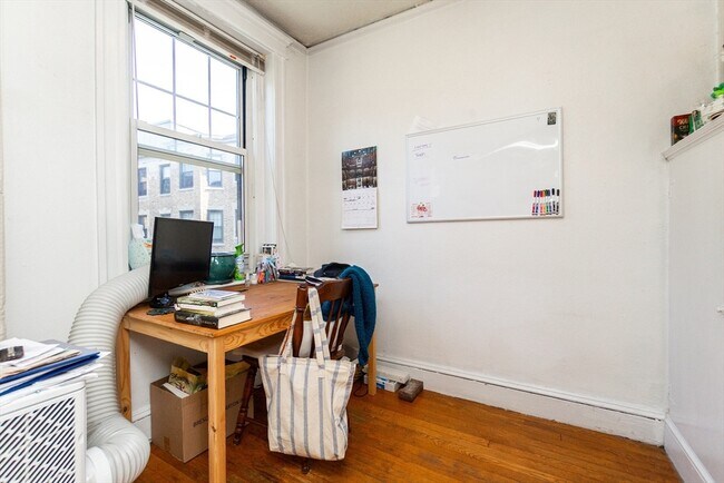 Building Photo - 118 Riverway