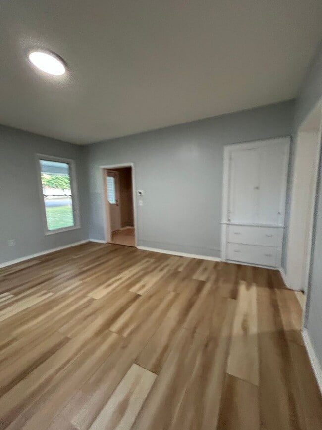 Building Photo - 207 7th Ave S
