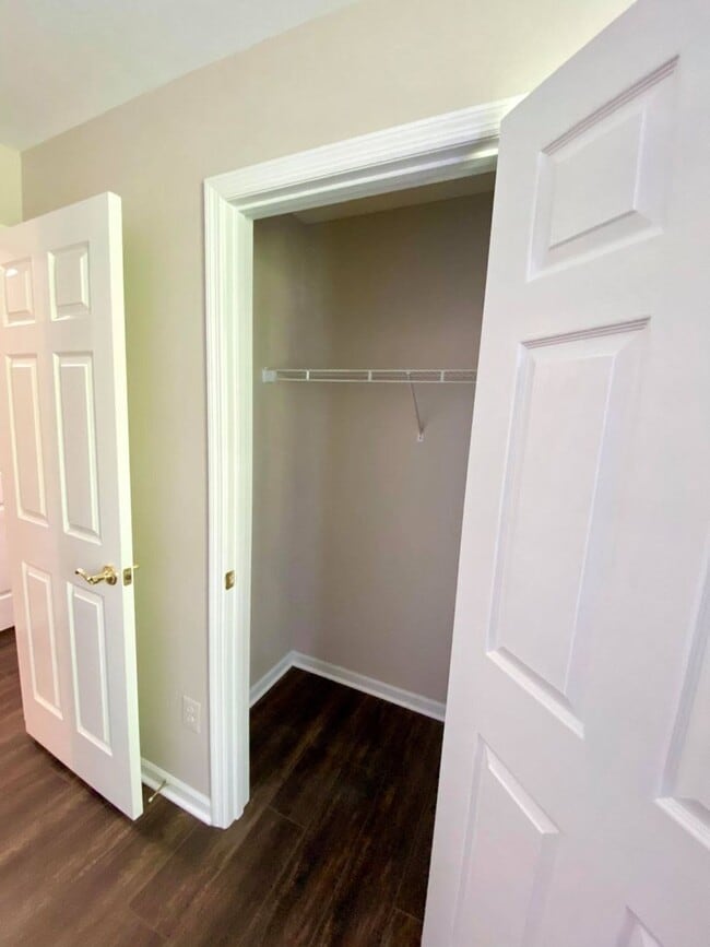 Building Photo - Charming 2 Bedroom/ 1 Bathroom Parkville Condo in Lovely Seven Courts Community