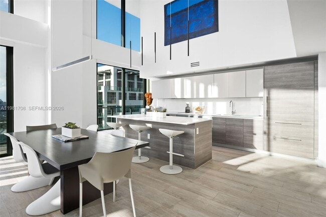 Building Photo - 121 NE 34th St