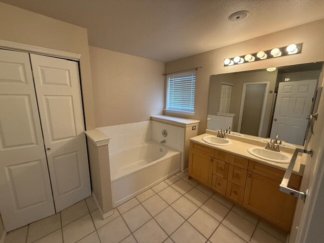 Building Photo - 6458 Silver Mesa Dr