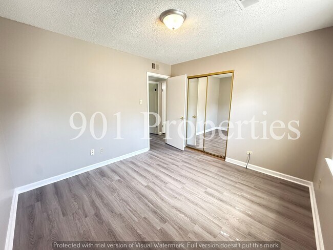 Building Photo - 383 Colonial Dr