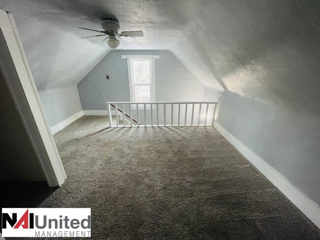 Building Photo - Three bedroom, one bathroom home for rent