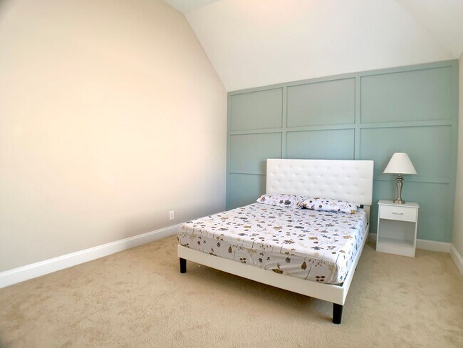 Building Photo - 2925 McManus Cir