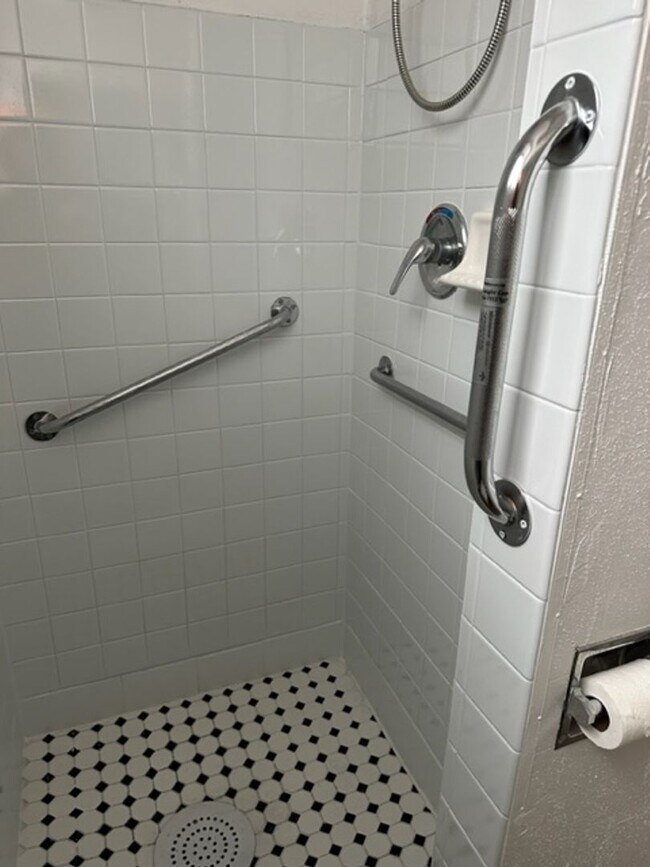 Building Photo - Belk