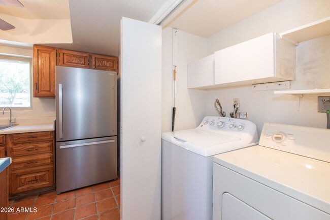 Building Photo - 5931 E Carriage Dr