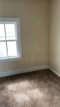 Building Photo - 3 Bedroom Single Family Home