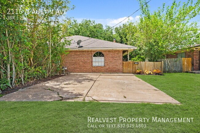 Building Photo - 2116 N Austin Ave