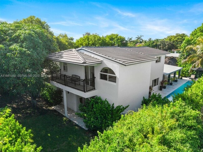 Building Photo - 1651 SW 13th Ave