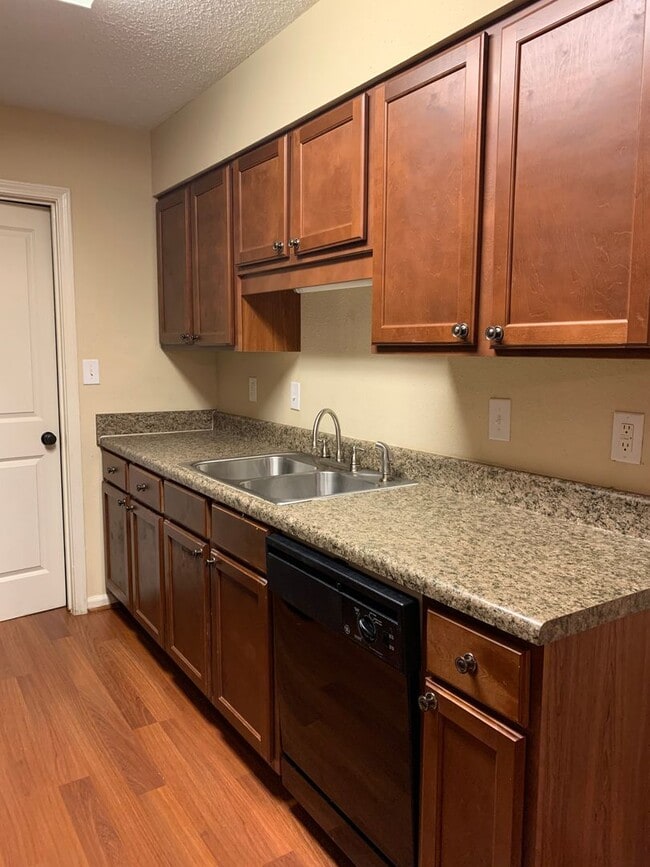 Building Photo - Condo for rent in Hoover