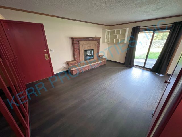 Building Photo - Deep Creek Manor! 3 Bd / 1.5 Bth - Central...