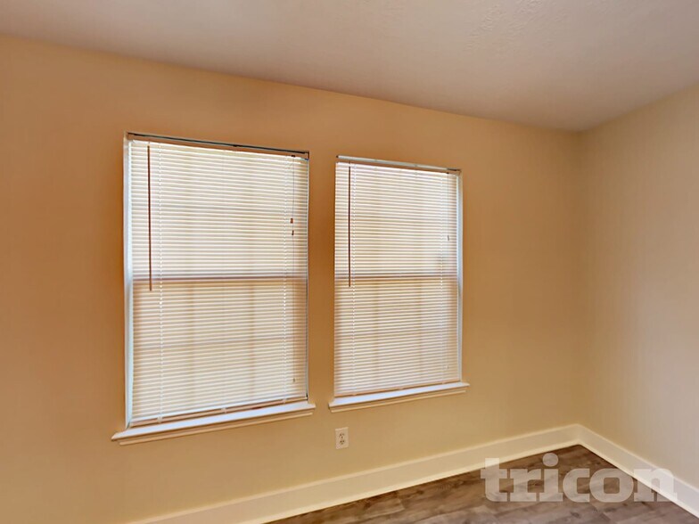 Building Photo - 18167 Woodsdale Ct