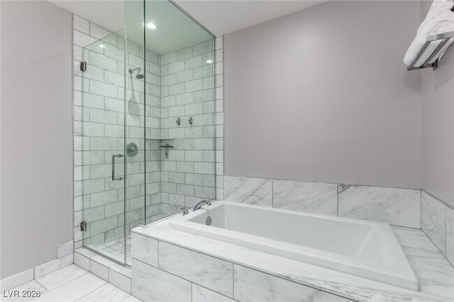 Building Photo - 4471 Dean Martin Dr