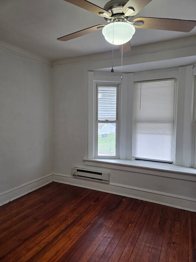 Building Photo - Three Bedroom Single Family Home in Toledo