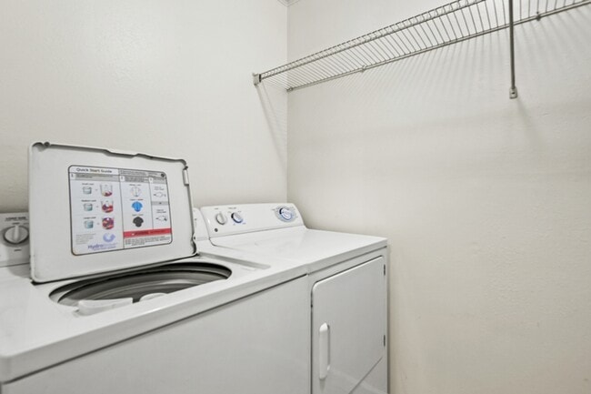 Building Photo - 1878 Montclair Dr