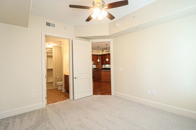 Building Photo - (Coming Soon) Piedmont Row Condo!