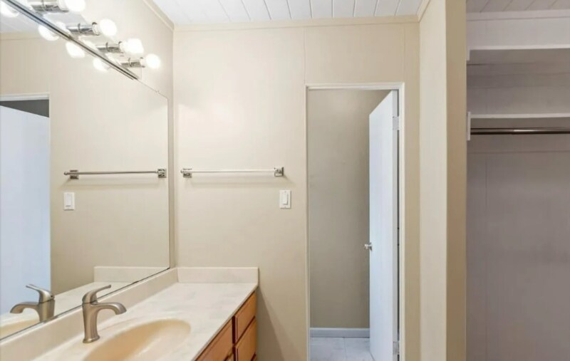 Building Photo - 2085 Sandalwood Ct