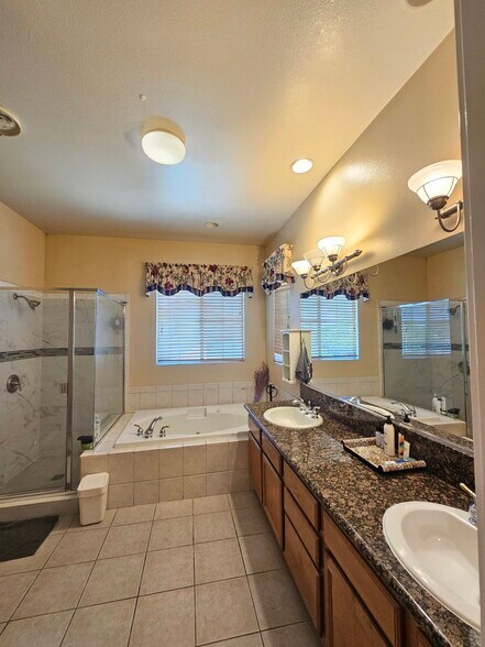 Building Photo - 11871 Mahogany Dr