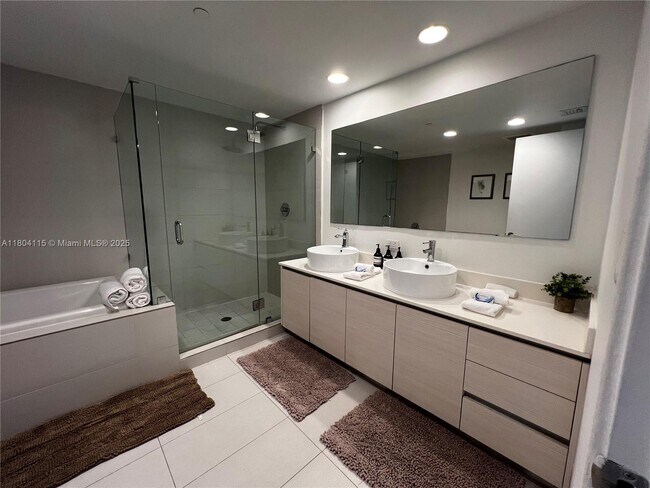 Building Photo - 2600 E Hallandale Beach Blvd