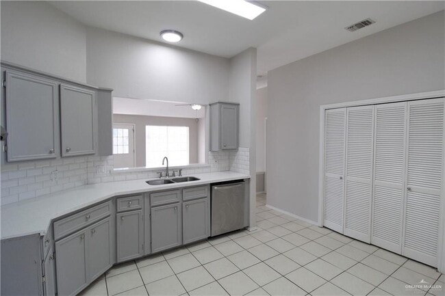 Building Photo - 2210 E 29th St