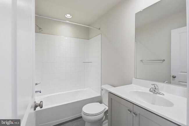 Building Photo - 241 Monteith Dr
