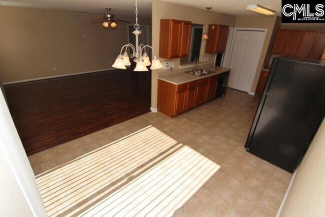 Building Photo - 5 Redbrush Ct