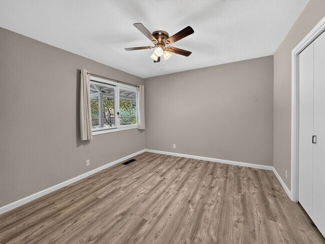 Building Photo - Gorgeous Single Level Home with Pool in Alamo Available Now!