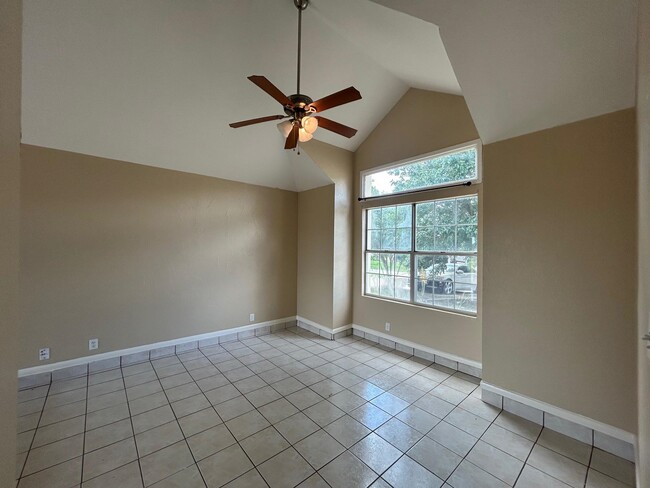 Building Photo - 8623 Oakridge Loop