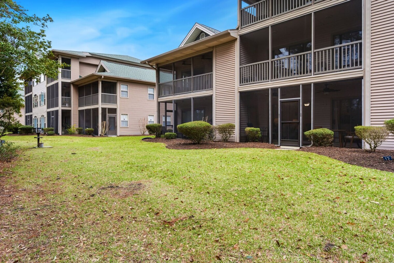 Building Photo - 390 Pinehurst Ln