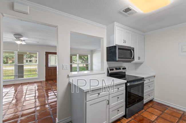 Building Photo - 5618 Ben Hogan Cir