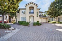 Building Photo - 5858 Hazelwood Cmn