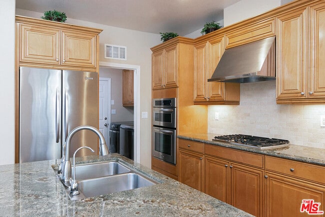 Building Photo - 801 Oceano Dr