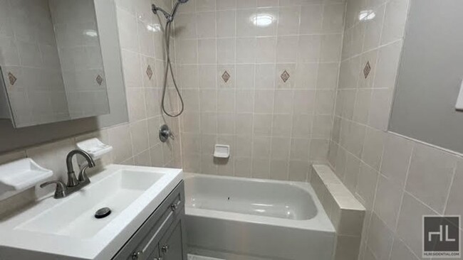 Building Photo - FRESHLY  RENOVATED 3 BEDROOMS/2 FULL BATHR...