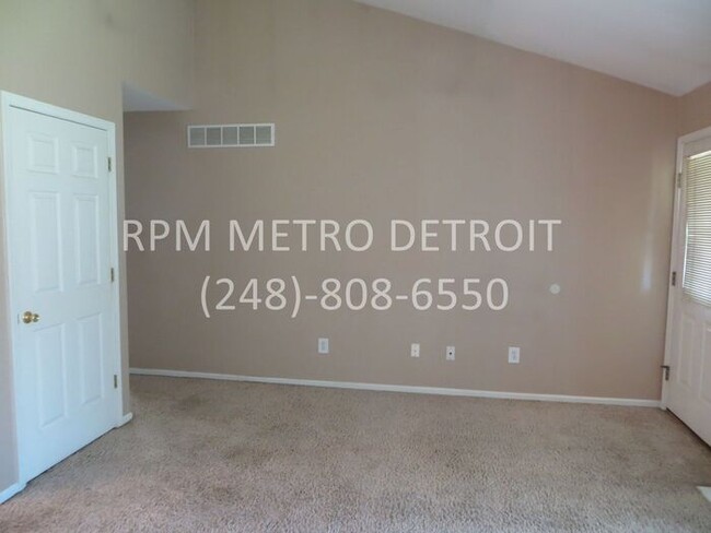 Building Photo - Sterling Heights Condo(16 Mile & Mound)