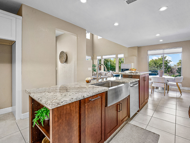 Building Photo - 1022 Gamay Dr