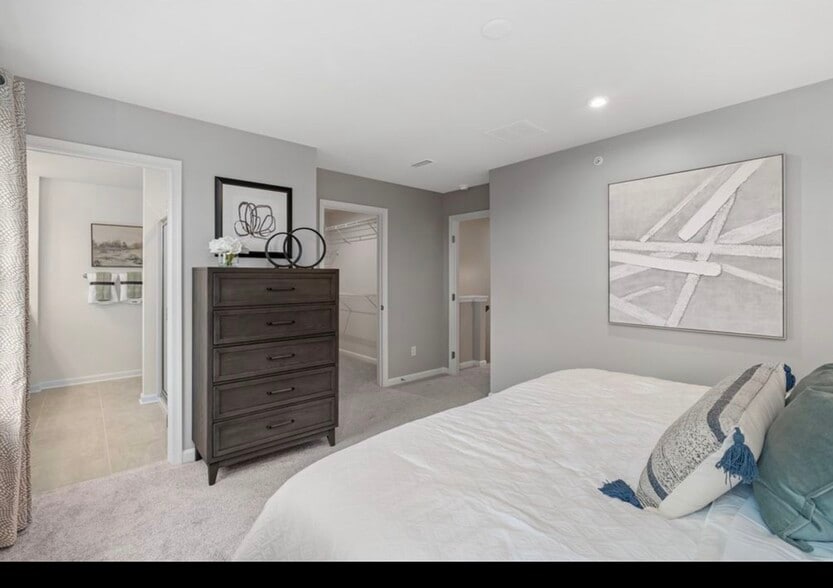 Building Photo - 107 Leah Dr