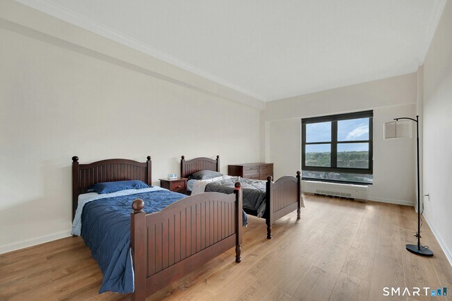 Building Photo - 44 Strawberry Hill Ave