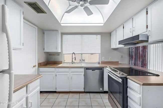 Building Photo - 18225 N 45th Ave