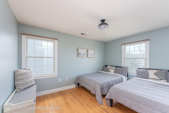 Building Photo - 322 Broadway