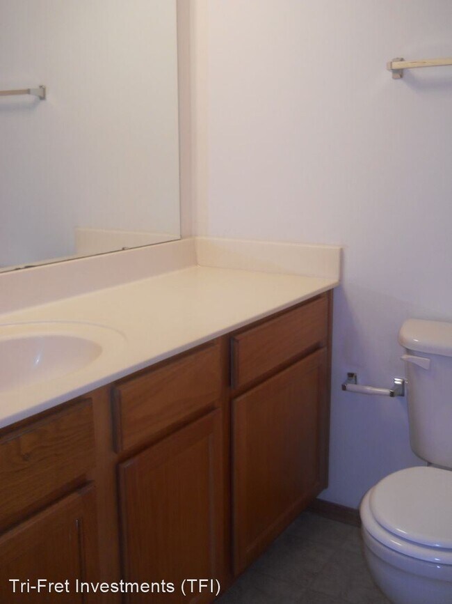 Building Photo - 209-266 E Erie St