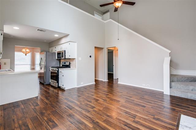 Building Photo - 2036 Country Club Dr
