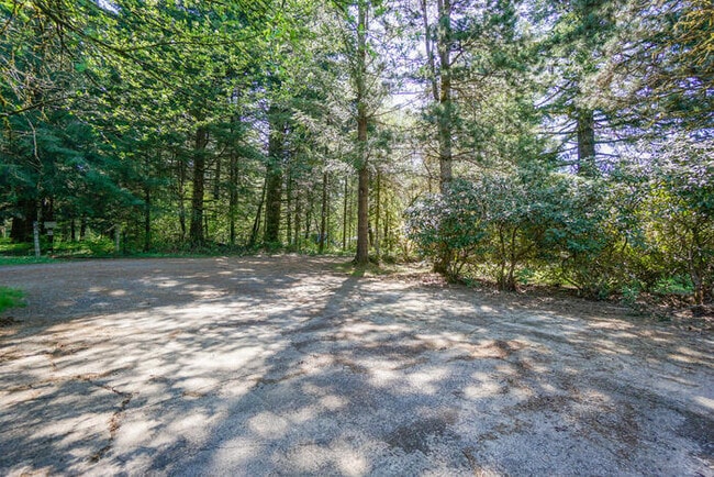 Building Photo - COUNTRY LIVING IN WASHOUGAL