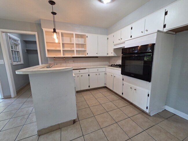 Building Photo - 2606 Southwood Dr