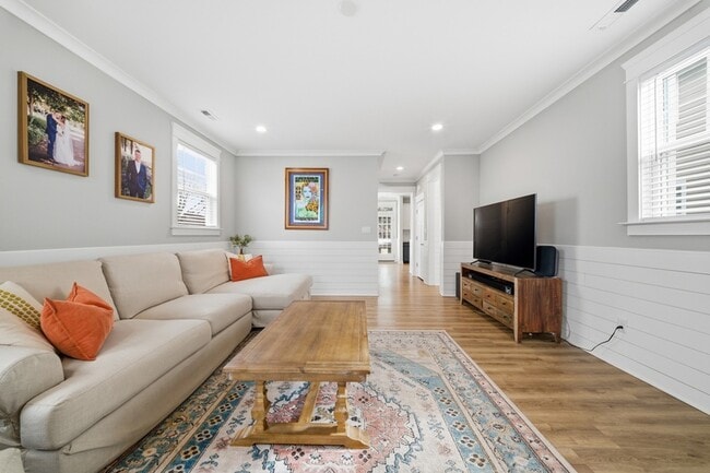 Building Photo - 9610 7th Bay St