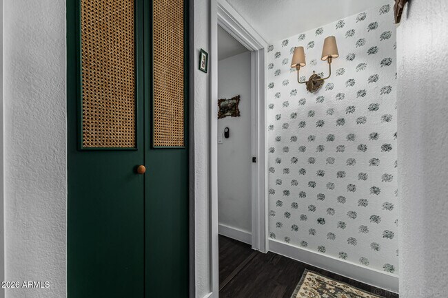 Building Photo - 2200 N Los Altos Dr